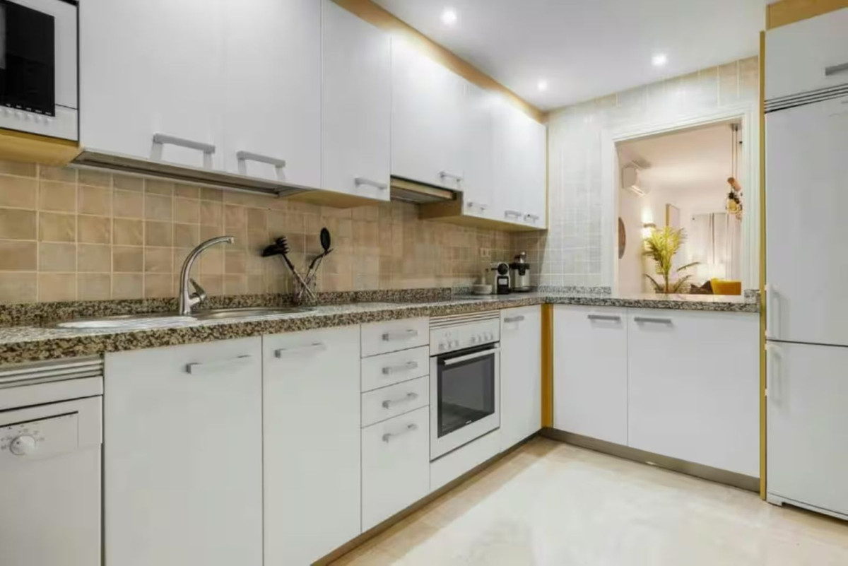 Appartement te koop in Estepona | 2 slaapkamers H5506267