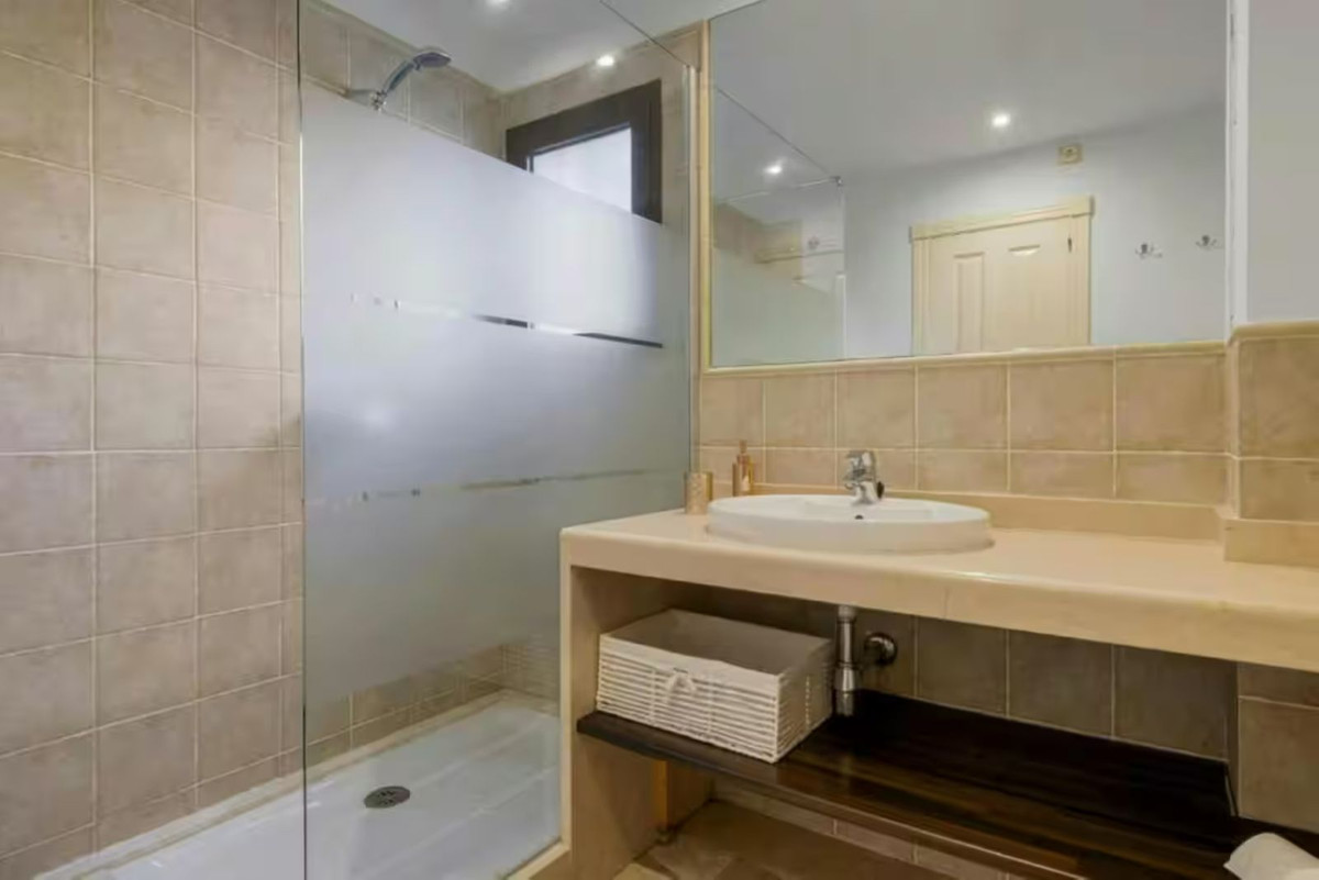 Appartement te koop in Estepona | 2 slaapkamers H5506267
