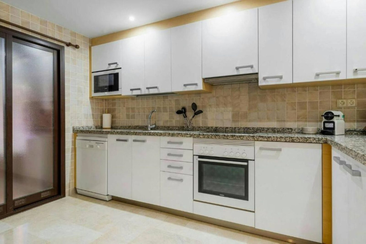 Appartement te koop in Estepona | 2 slaapkamers H5506267