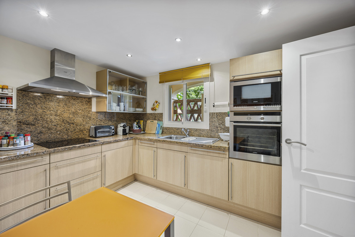 Appartement te koop in Estepona | 2 slaapkamers H5506669