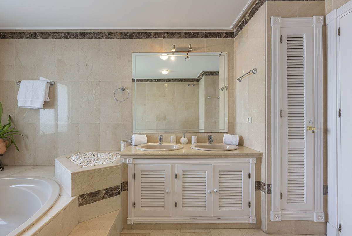 Appartement te koop in Estepona | 3 slaapkamers H5517958