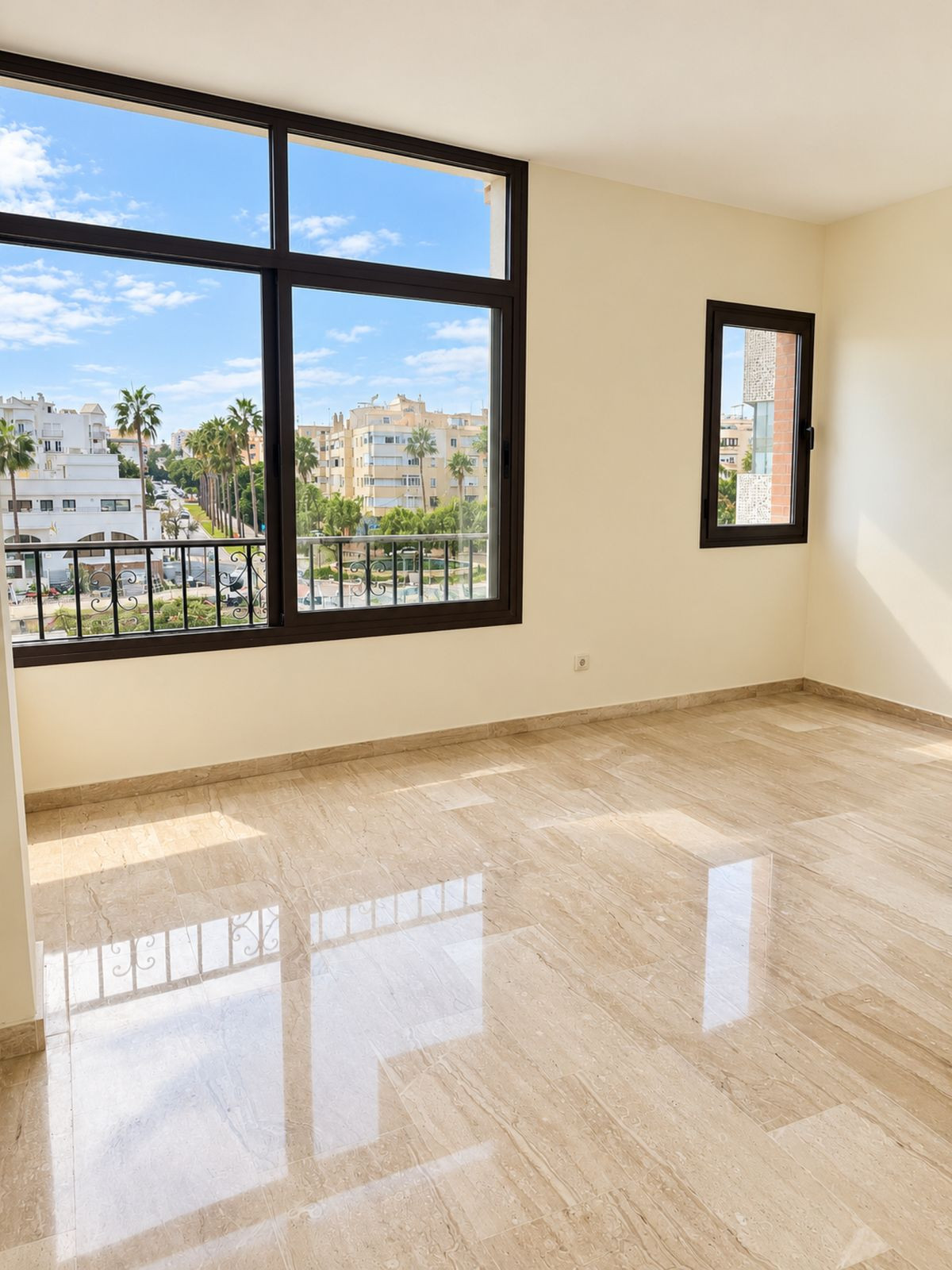 Appartement te koop in Estepona | 2 slaapkamers H5519962