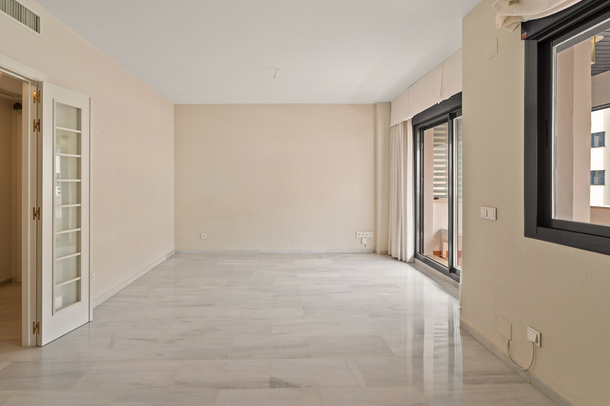 Appartement te koop in Estepona | 3 slaapkamers H5521363