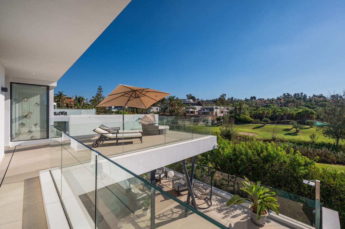 Penthouse te koop in Estepona | 5 slaapkamers H5523778