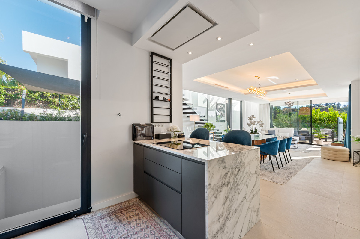 Penthouse te koop in Estepona | 5 slaapkamers H5523778