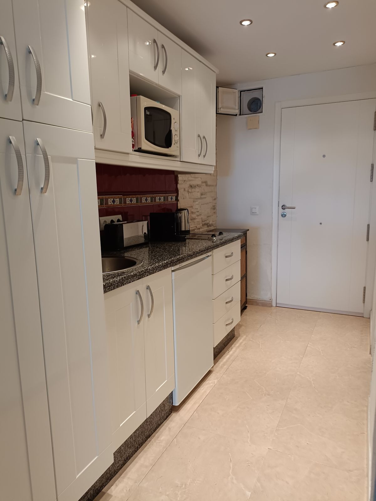 Appartement te koop in Estepona | 0 slaapkamers H5526325