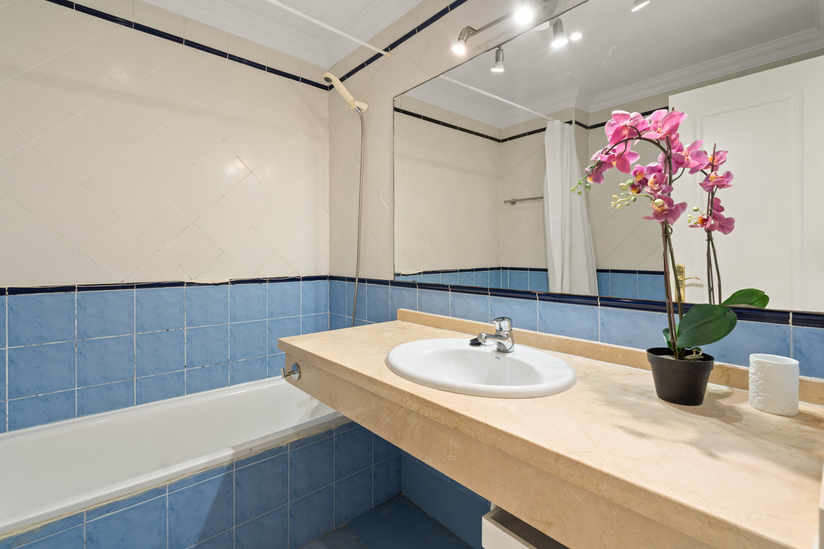 Appartement te koop in Estepona | 2 slaapkamers H5528056