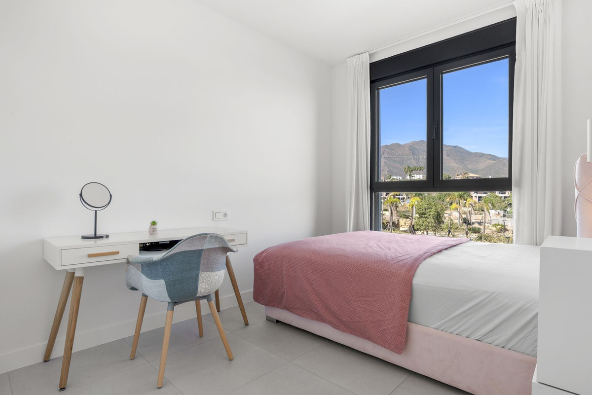Appartement te koop in Estepona | 4 slaapkamers H5529979