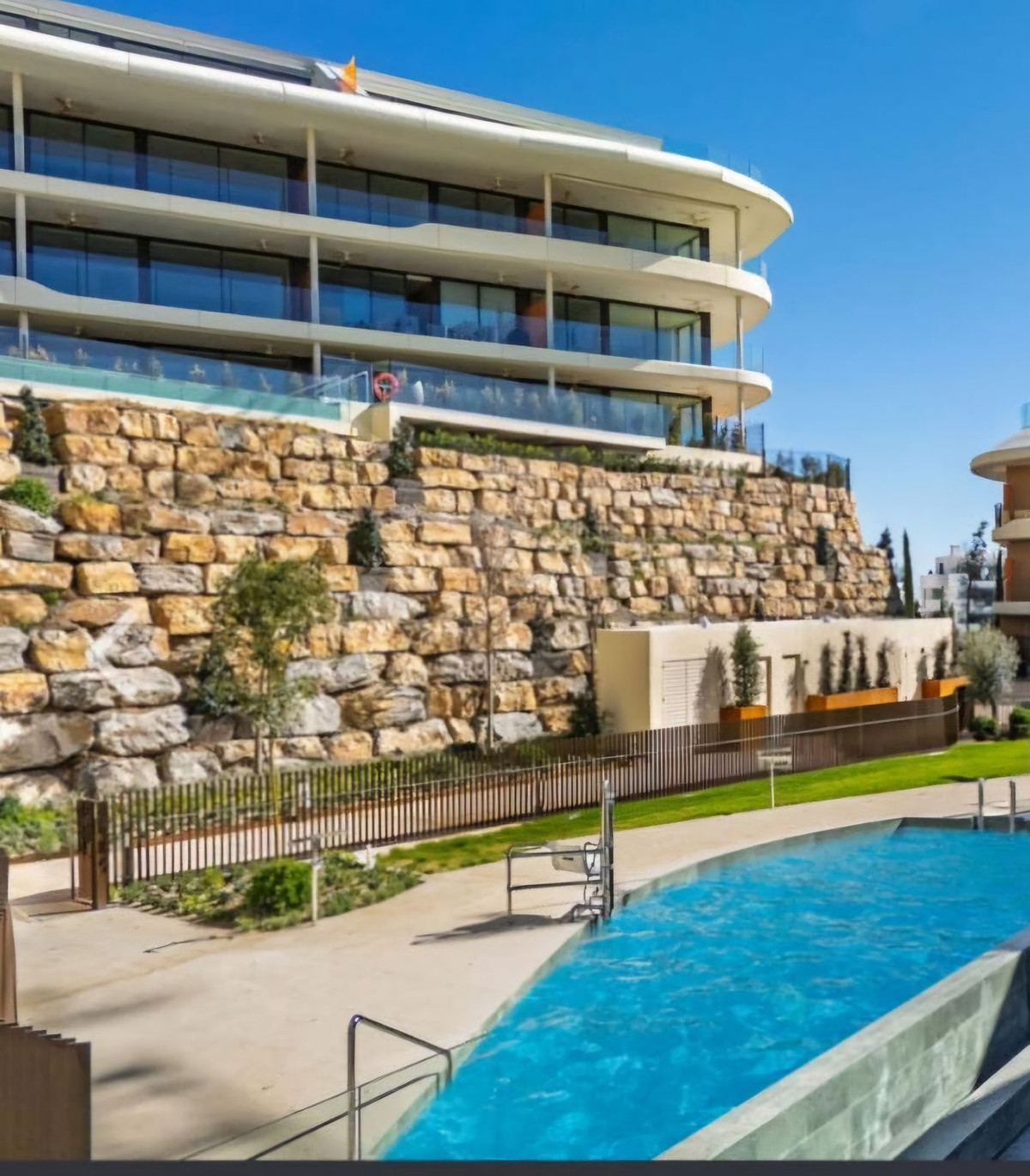 Appartement te koop in Fuengirola | 2 slaapkamers H5025847