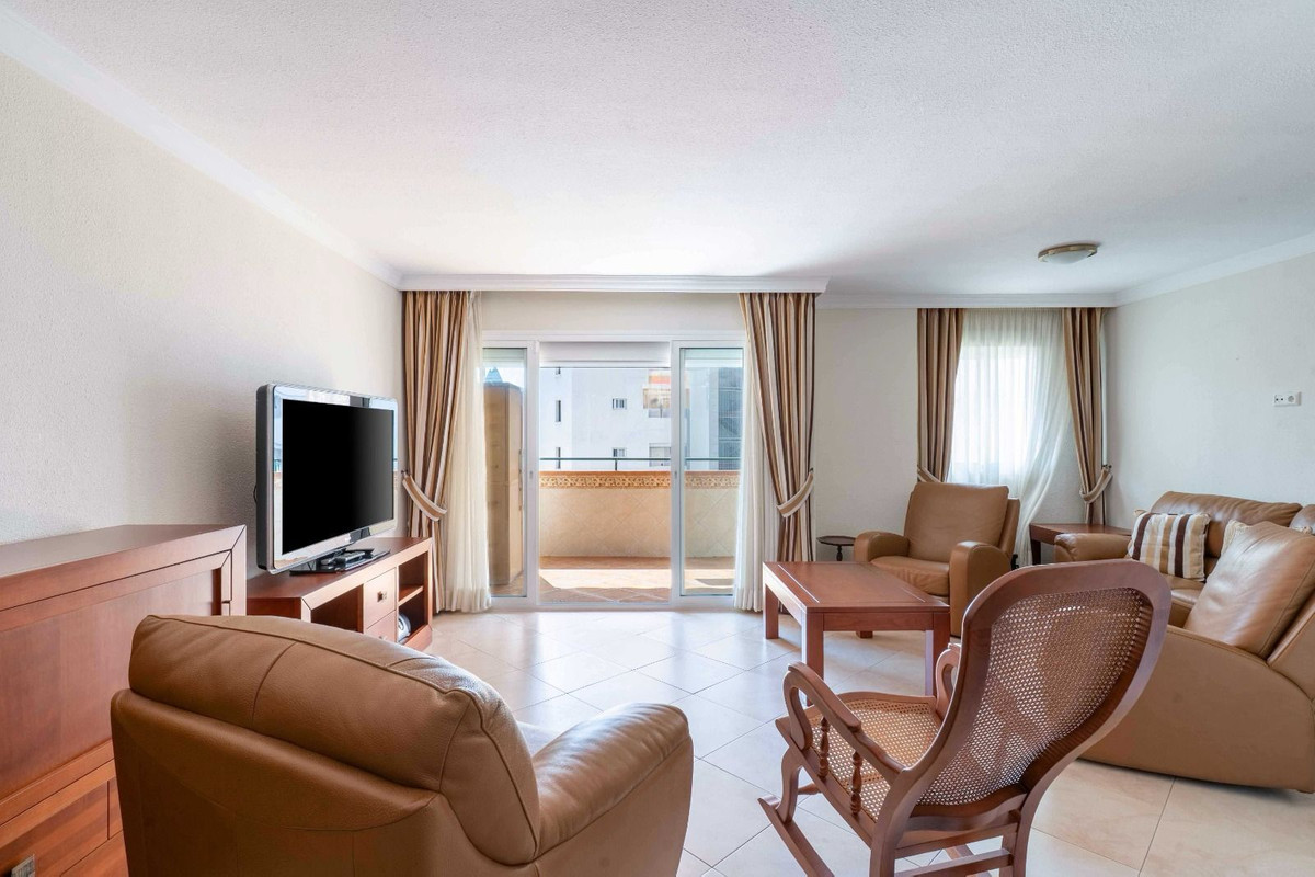 Apartment for sale in Fuengirola | 3 bedrooms H5114485