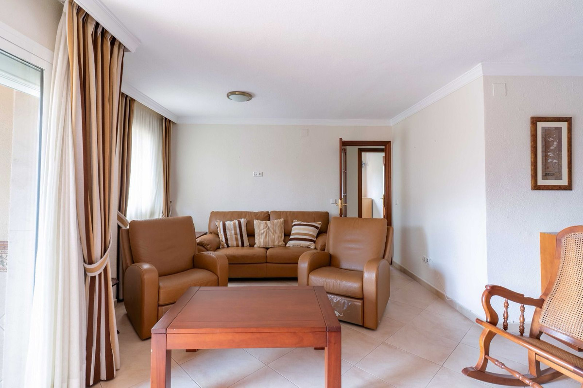 Apartment for sale in Fuengirola | 3 bedrooms H5114485