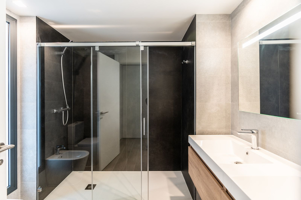 Apartment for sale in Fuengirola | 2 bedrooms H5114494