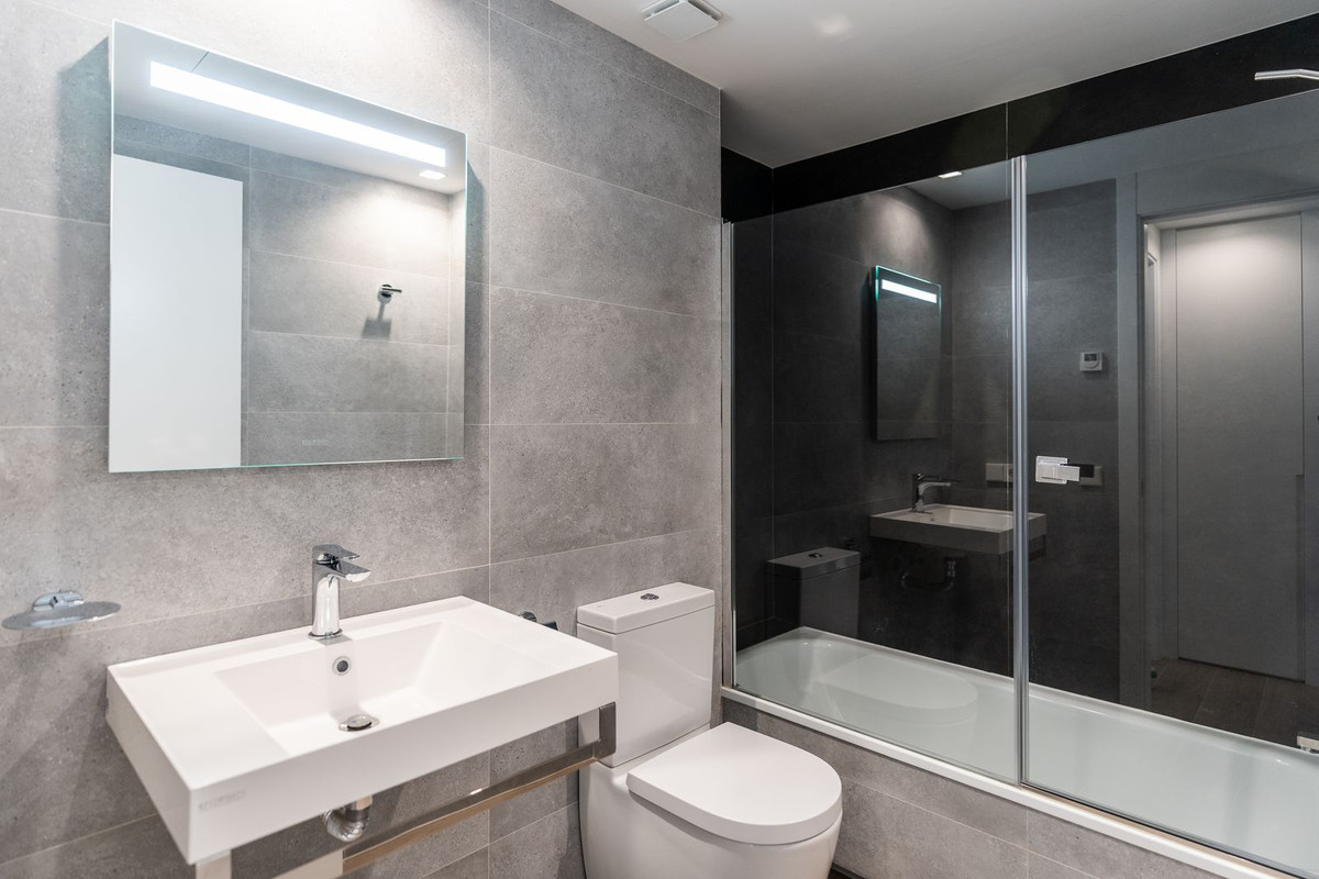 Apartment for sale in Fuengirola | 2 bedrooms H5114494