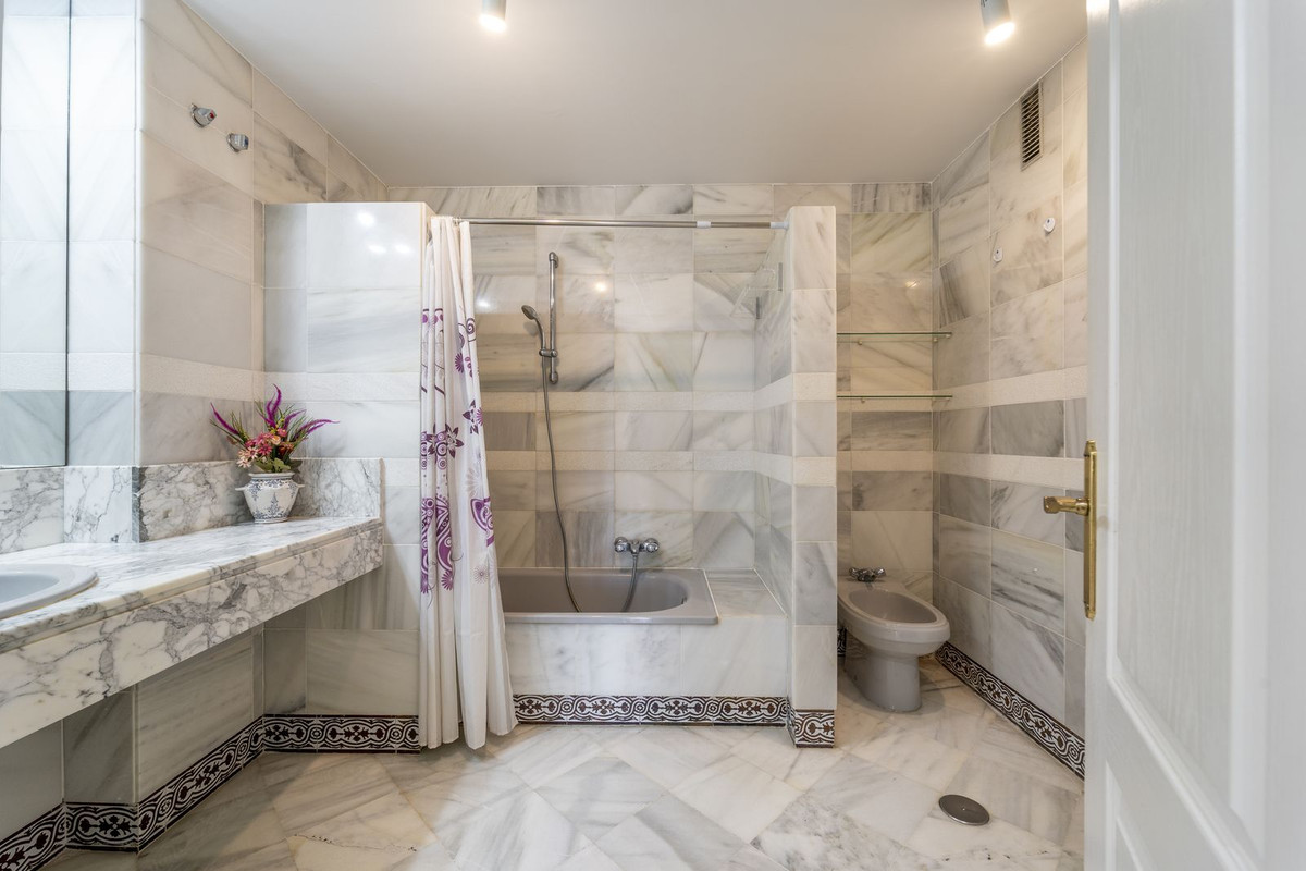 Apartment for sale in Fuengirola | 2 bedrooms H5130985