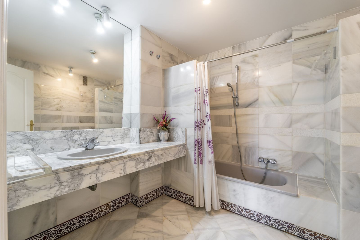 Apartment for sale in Fuengirola | 2 bedrooms H5130985