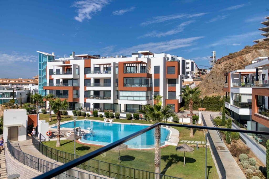 Apartment for sale in Fuengirola | 4 bedrooms H5131078