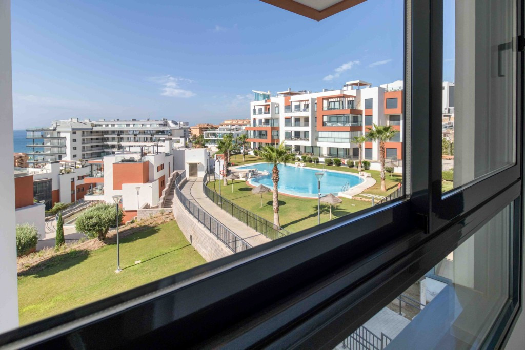 Apartment for sale in Fuengirola | 4 bedrooms H5131078