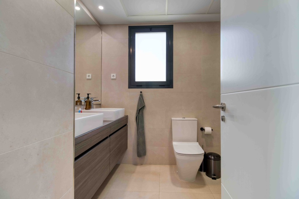Apartment for sale in Fuengirola | 4 bedrooms H5131078