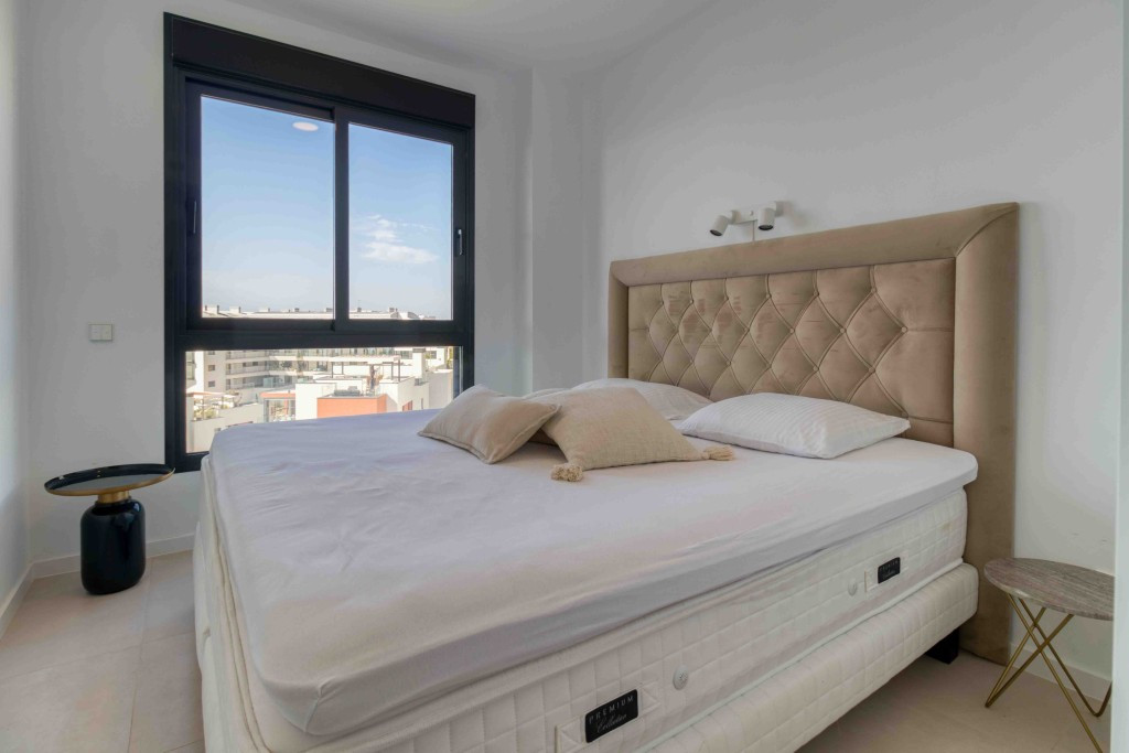 Apartment for sale in Fuengirola | 4 bedrooms H5131078
