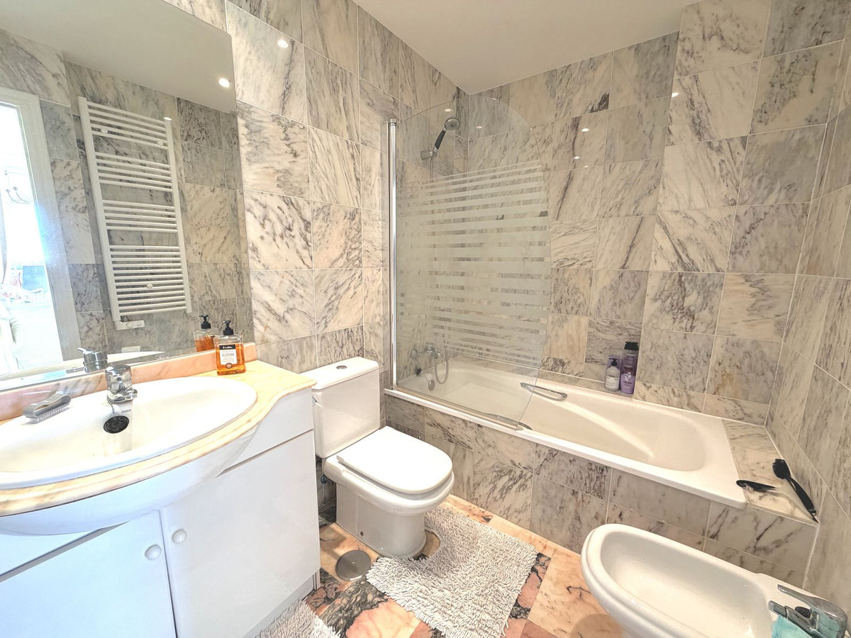 Appartement te koop in Fuengirola | 2 slaapkamers H5234377