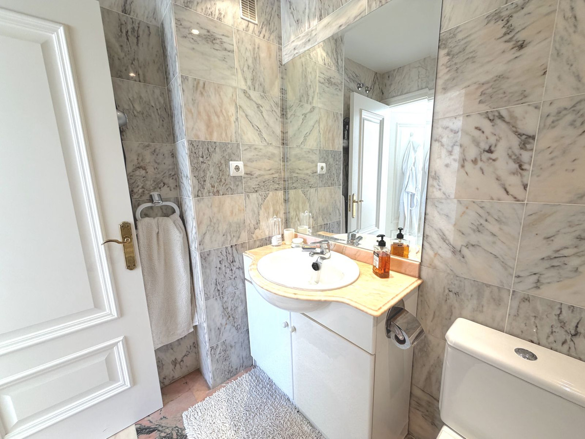 Appartement te koop in Fuengirola | 2 slaapkamers H5234377