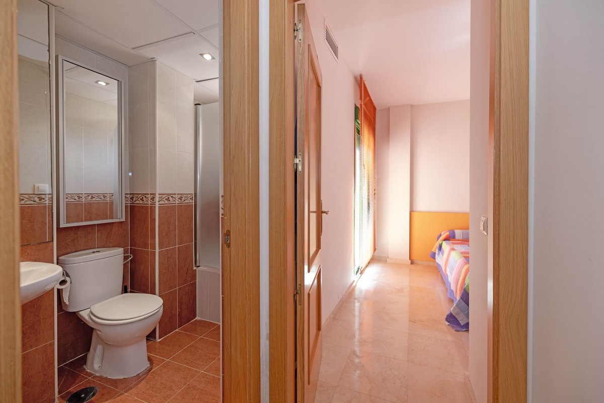 Appartement te koop in Fuengirola | 4 slaapkamers H5286964