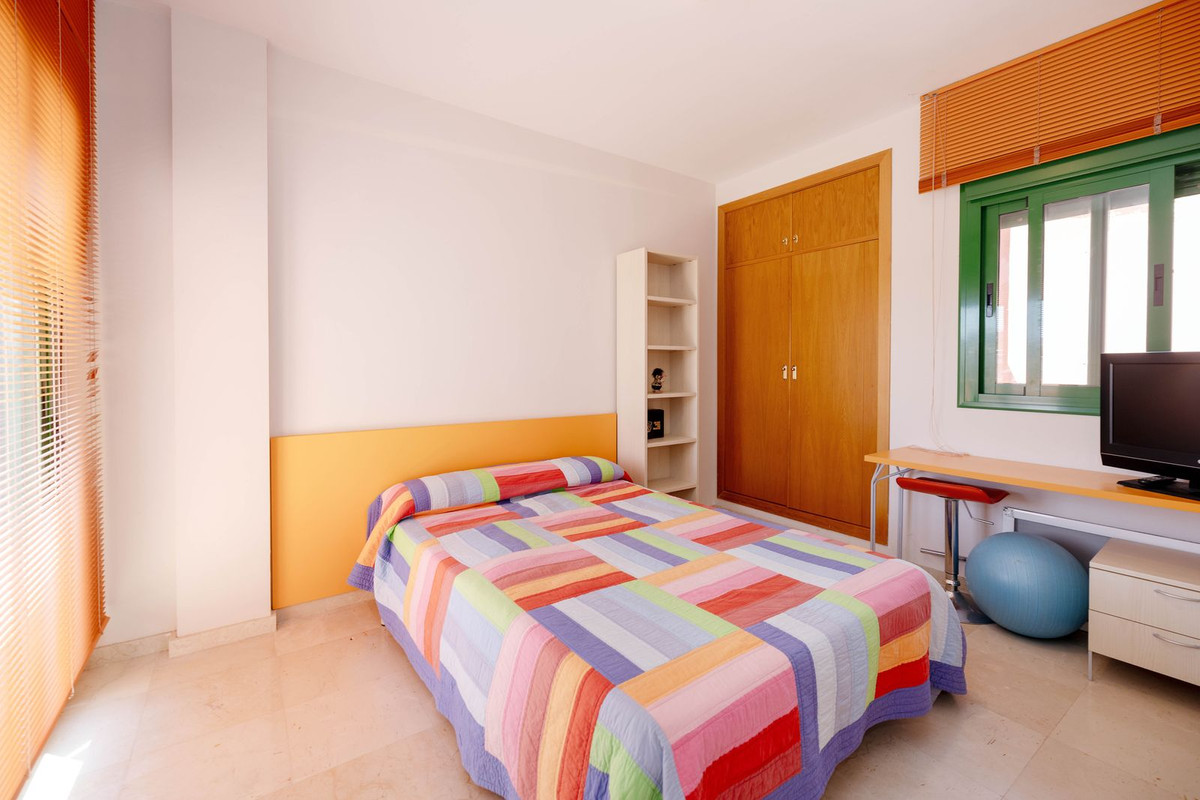 Appartement te koop in Fuengirola | 4 slaapkamers H5286964