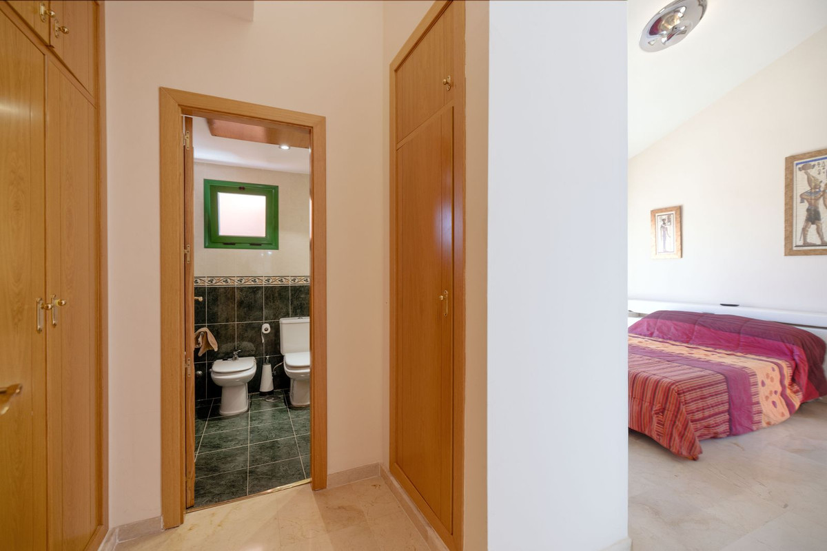 Appartement te koop in Fuengirola | 4 slaapkamers H5286964