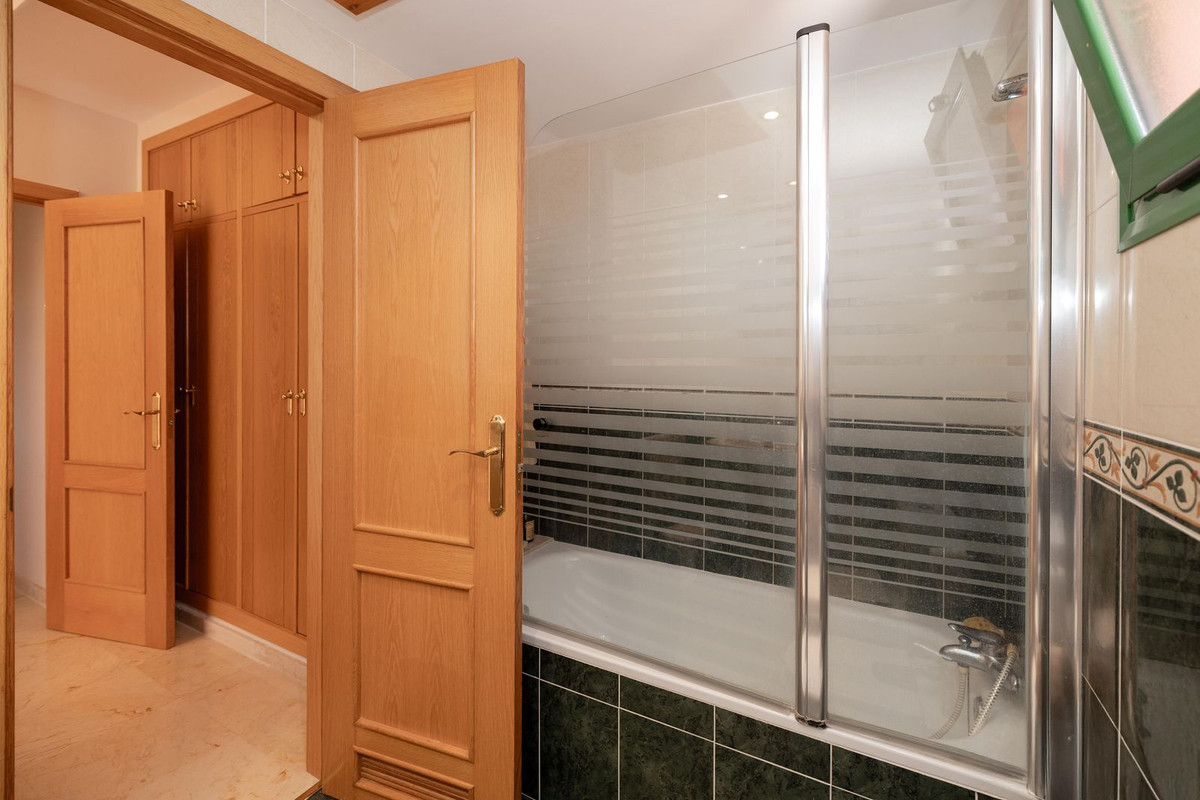 Appartement te koop in Fuengirola | 4 slaapkamers H5286964
