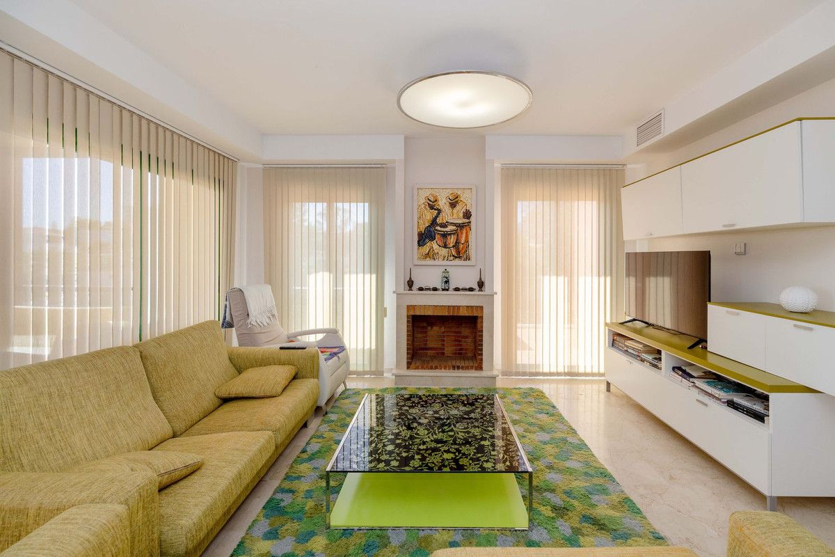Appartement te koop in Fuengirola | 4 slaapkamers H5286964