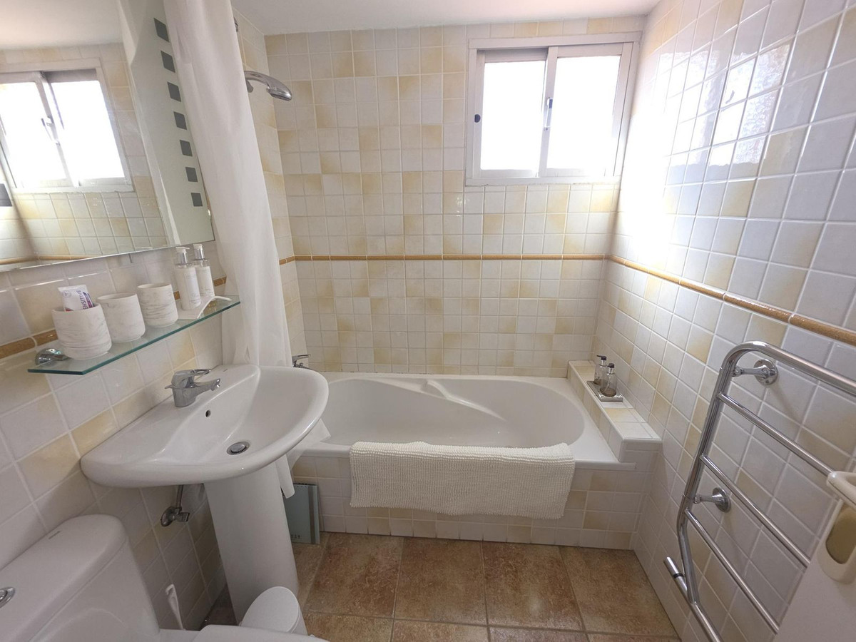 Appartement te koop in Fuengirola | 2 slaapkamers H5362486