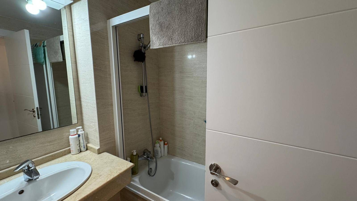 Appartement te koop in Fuengirola | 2 slaapkamers H5450443