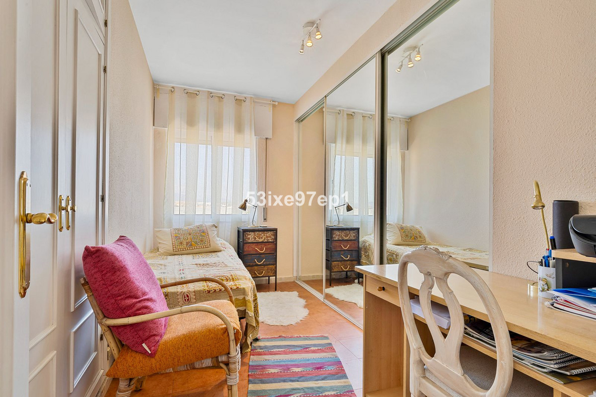 Appartement te koop in Fuengirola | 4 slaapkamers H5524129