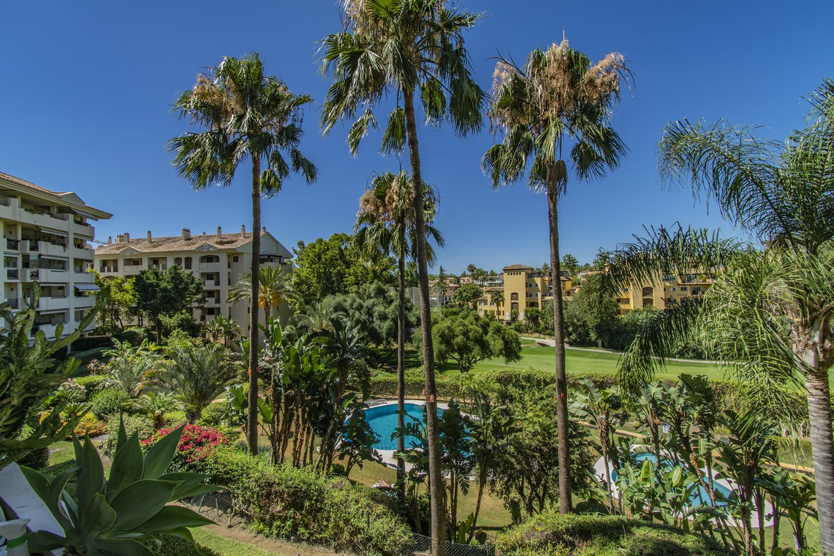 Appartement te koop in Guadalmina Alta | 2 slaapkamers H4766056