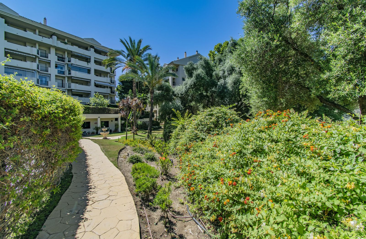 Appartement te koop in Guadalmina Alta | 2 slaapkamers H4766056