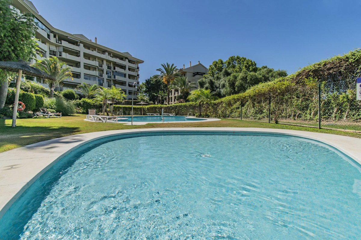 Appartement te koop in Guadalmina Alta | 2 slaapkamers H4766056