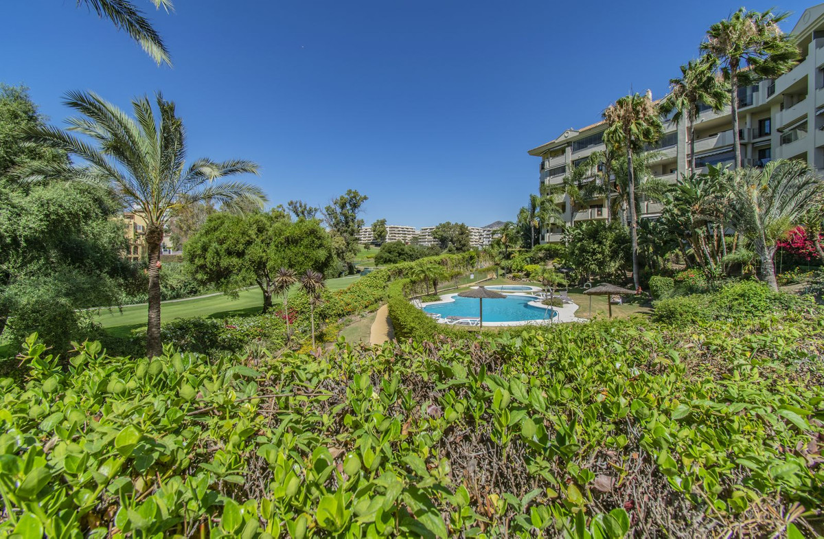 Appartement te koop in Guadalmina Alta | 2 slaapkamers H4766056