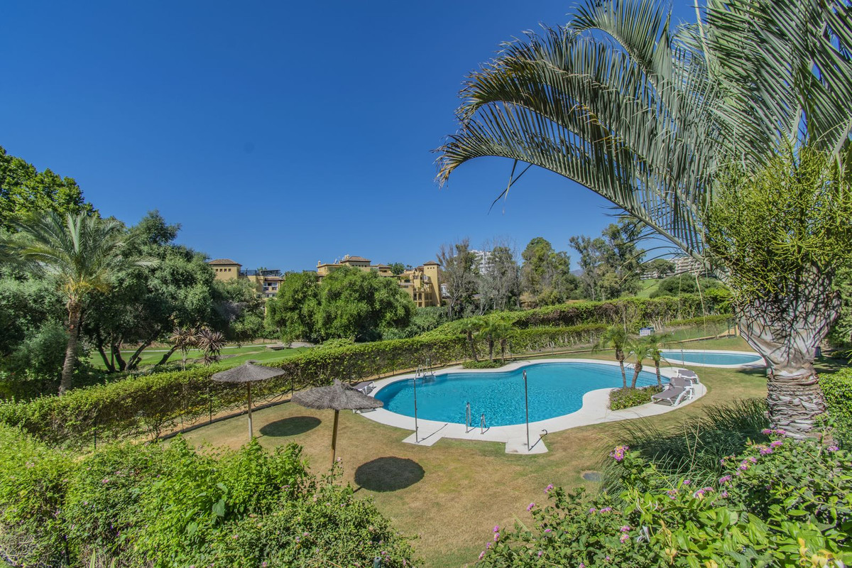 Appartement te koop in Guadalmina Alta | 2 slaapkamers H4766056
