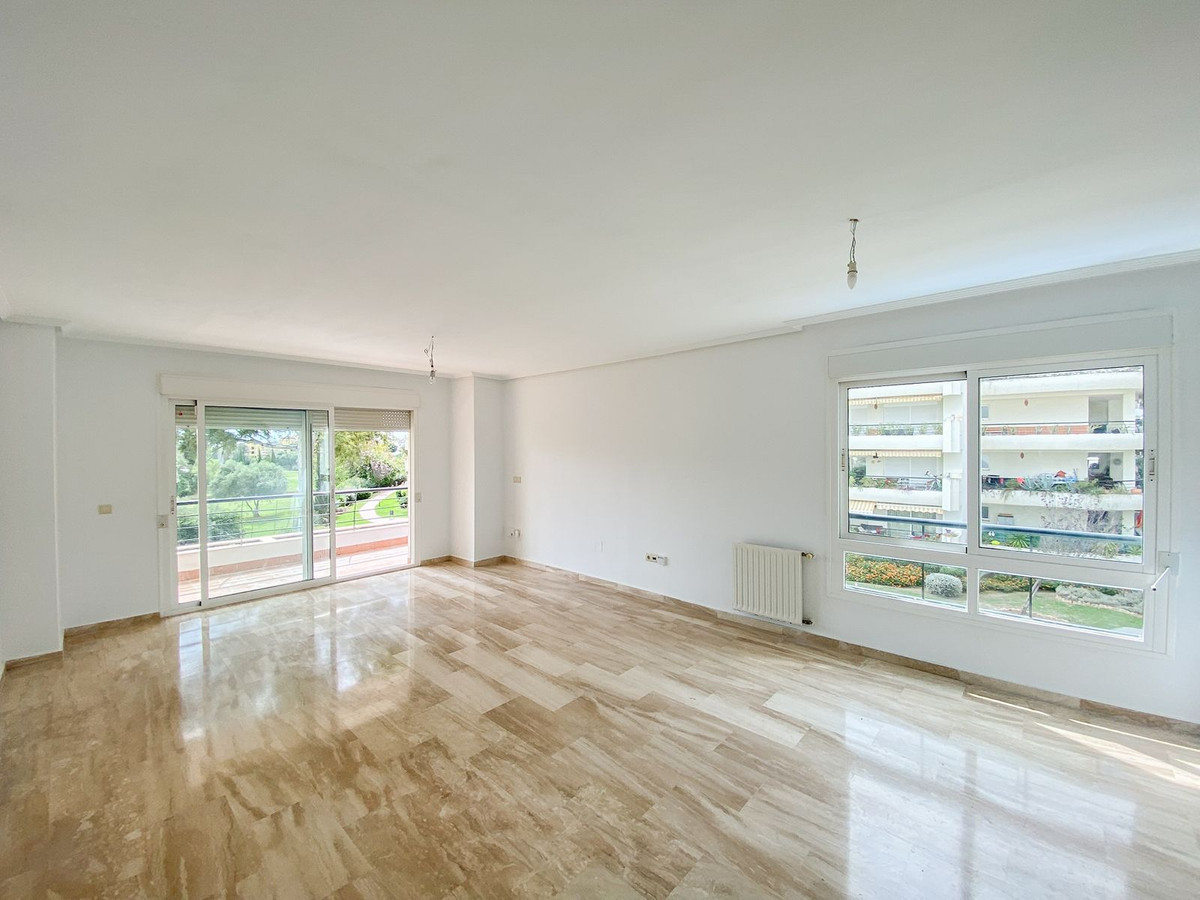 Tussenverdieping Appartement in Guadalmina Alta-1