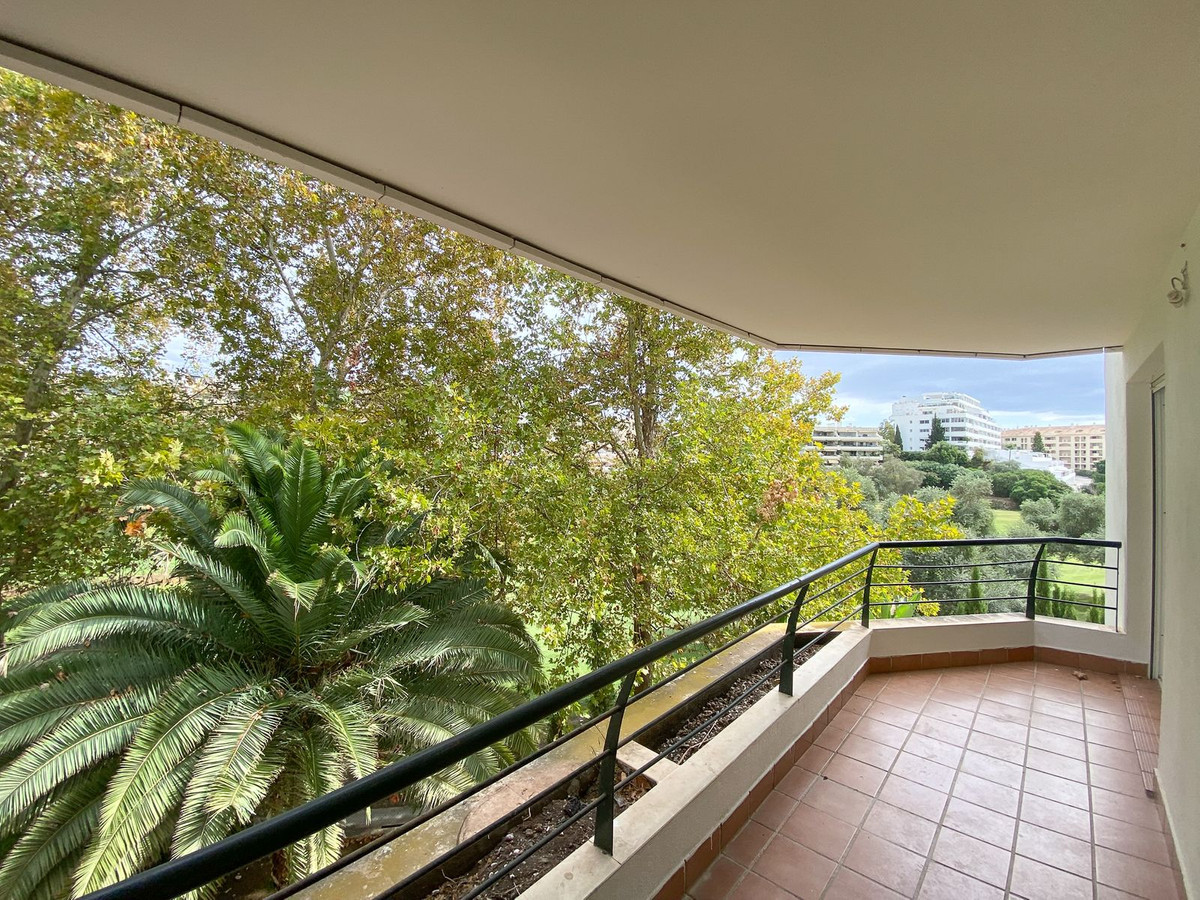 Tussenverdieping Appartement in Guadalmina Alta-12