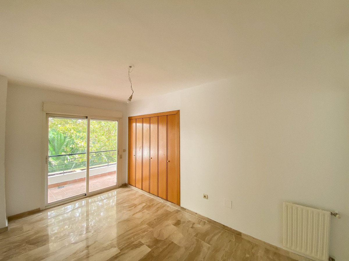Tussenverdieping Appartement in Guadalmina Alta-15