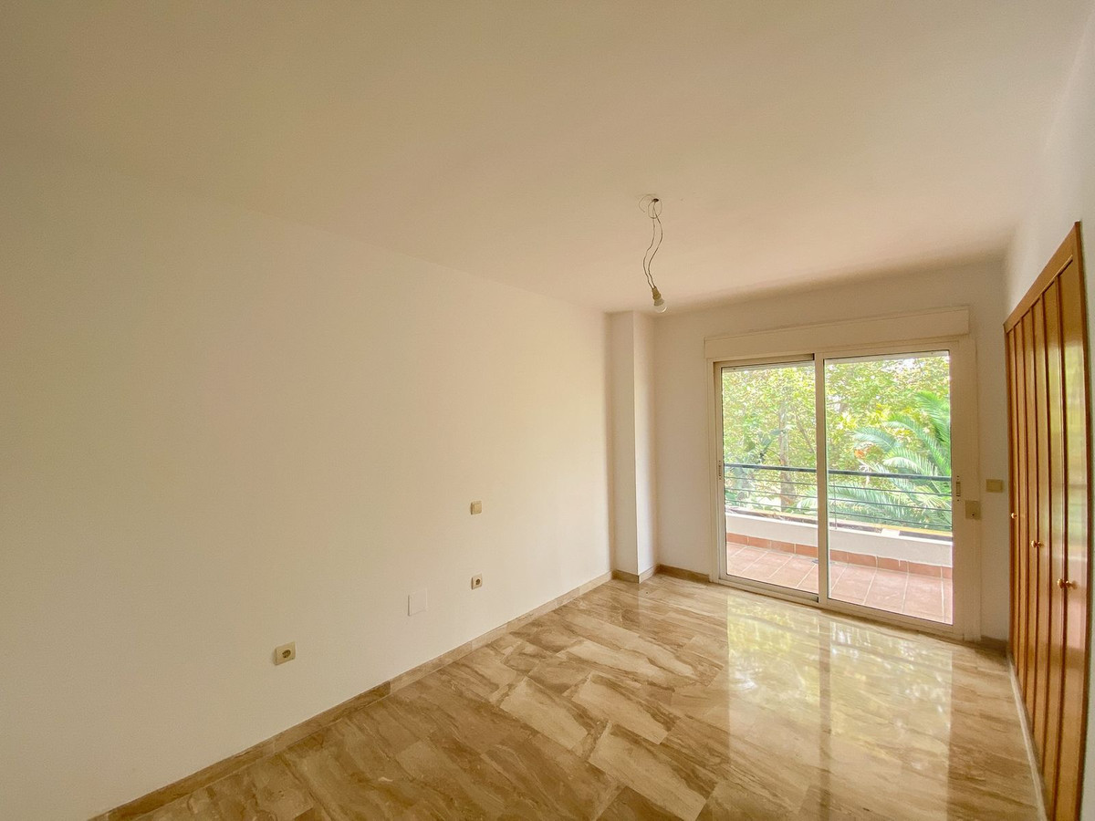Tussenverdieping Appartement in Guadalmina Alta-16