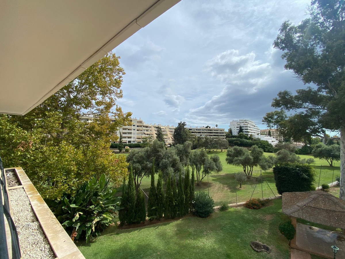Tussenverdieping Appartement in Guadalmina Alta-4