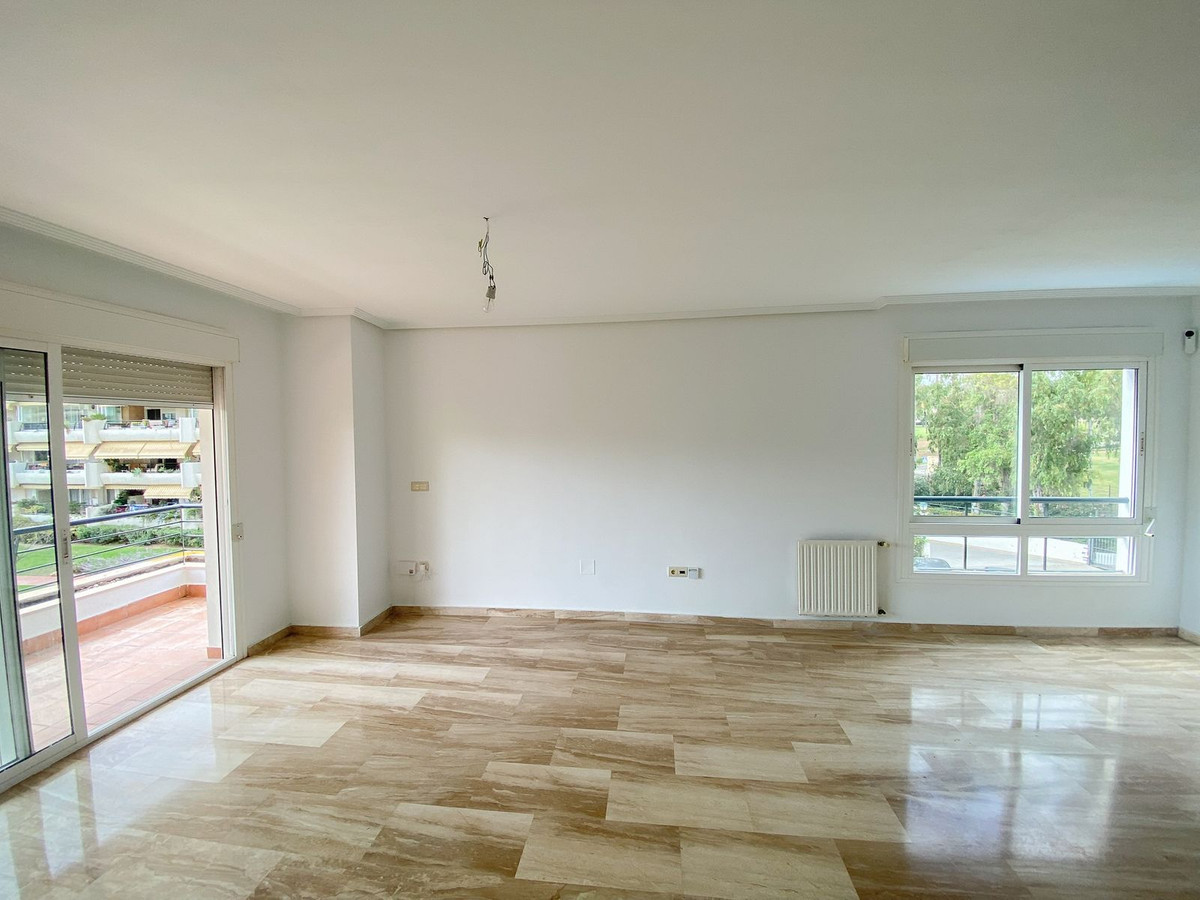 Tussenverdieping Appartement in Guadalmina Alta-5