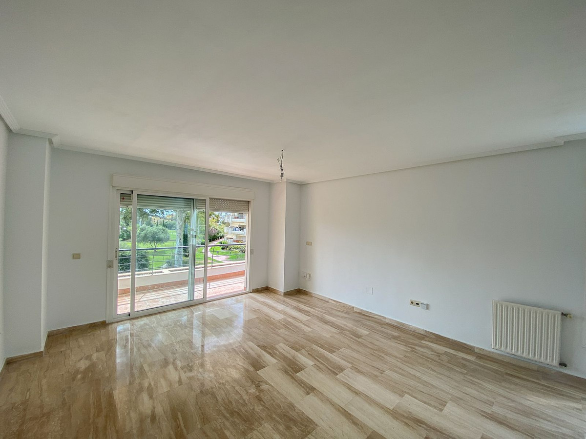 Tussenverdieping Appartement in Guadalmina Alta-6