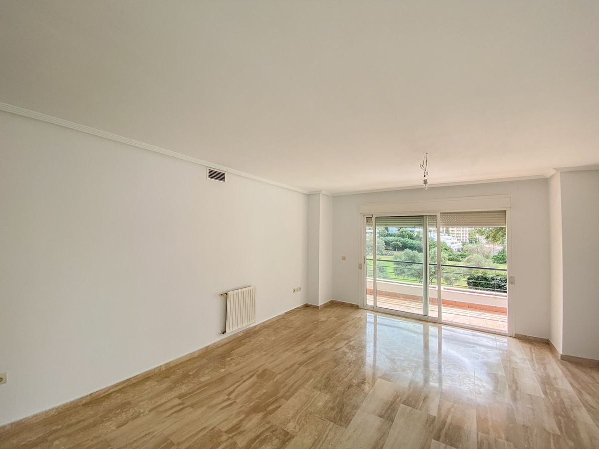 Tussenverdieping Appartement in Guadalmina Alta-8
