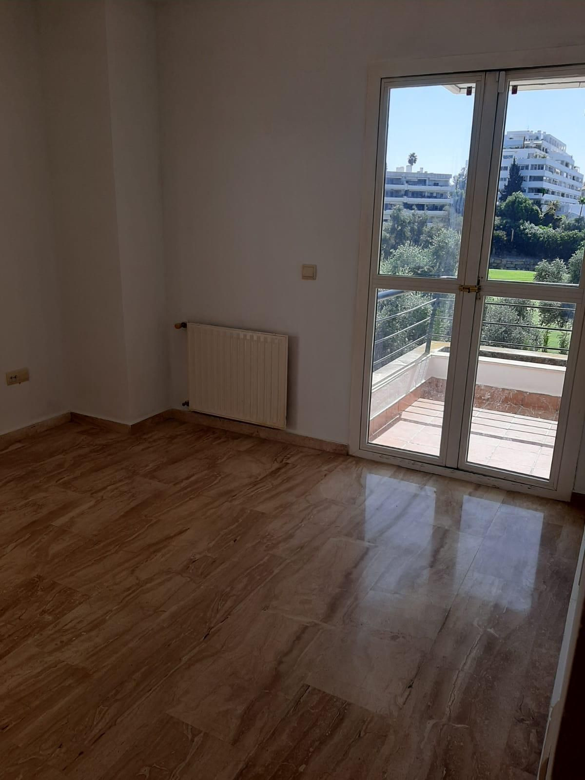 Tussenverdieping Appartement in Guadalmina Alta-17