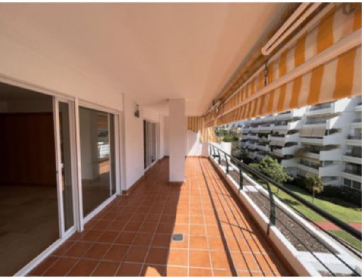 Tussenverdieping Appartement in Guadalmina Alta-15