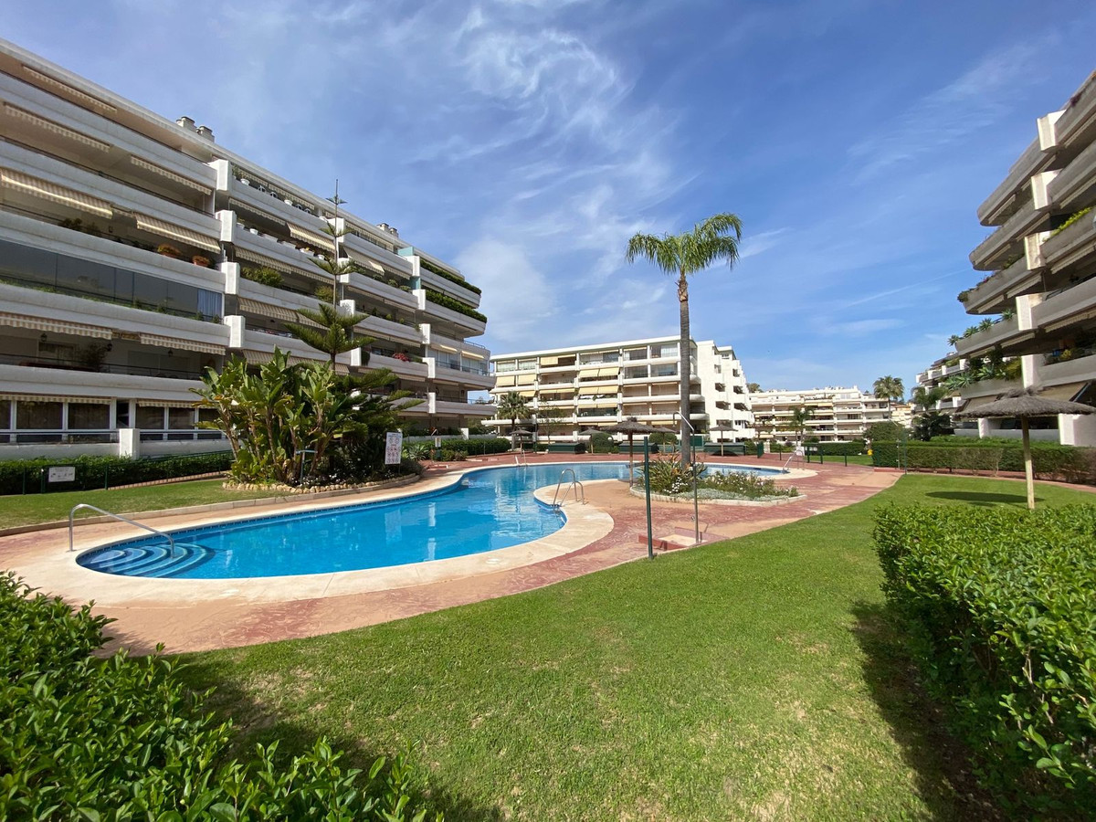 Tussenverdieping Appartement in Guadalmina Alta-1