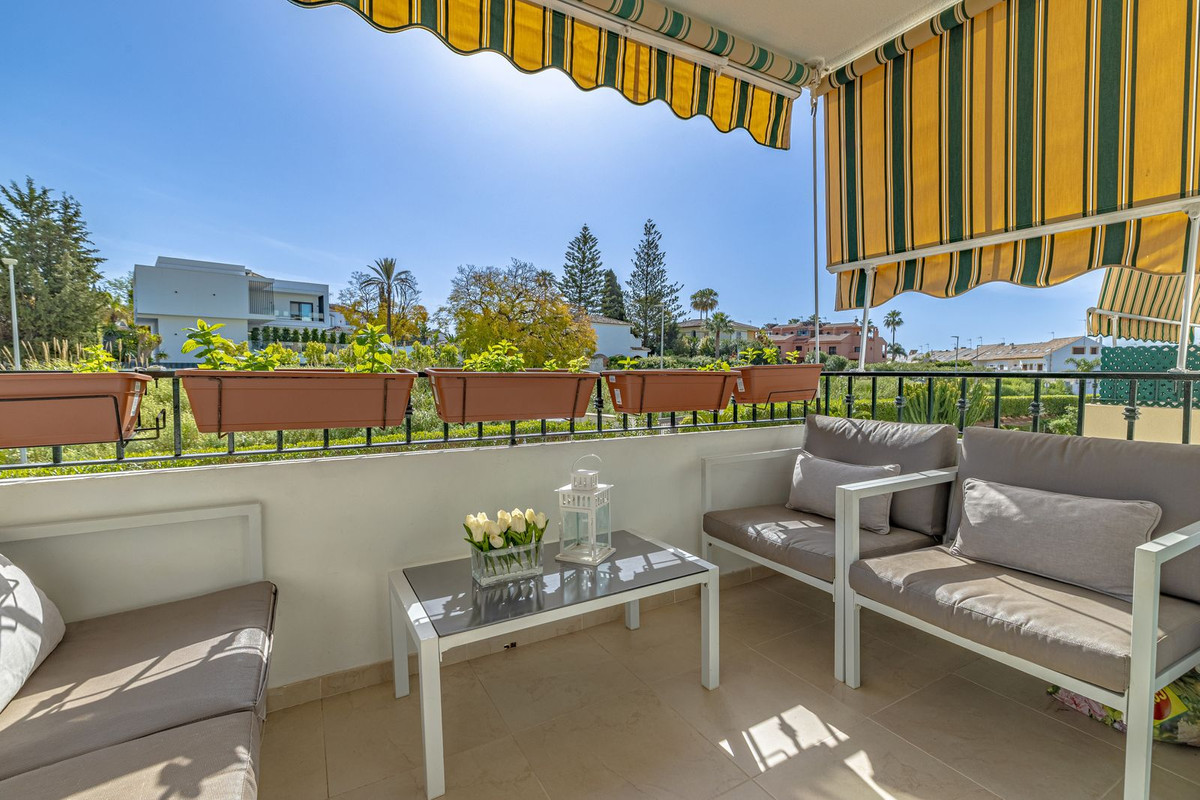 Tussenverdieping Appartement in Guadalmina Alta-1